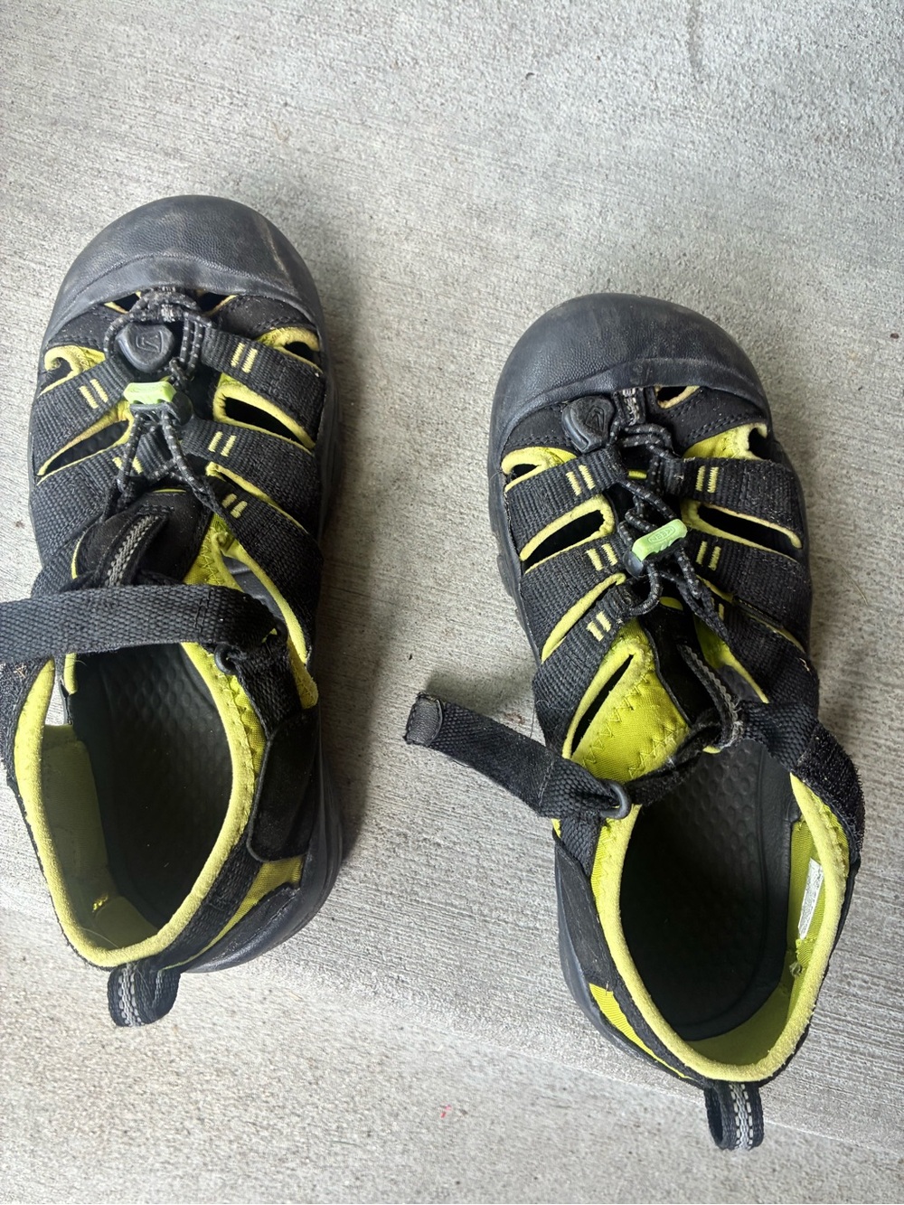 KEENKids Black and Yellow Sport Sandals
Size 4
